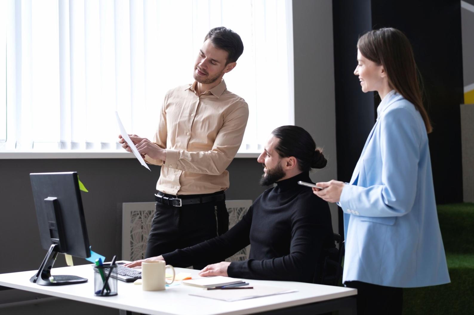 Sesión de planificación financiera con equipo de startup