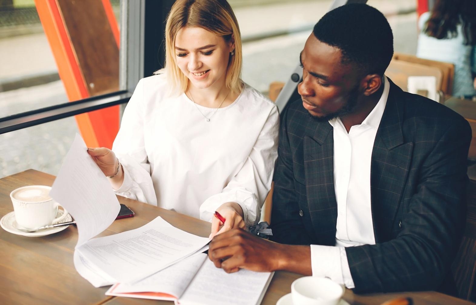 Sesión de consultoría financiera con emprendedores del ecosistema startup